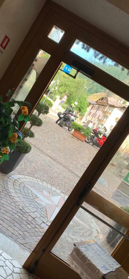Hotel Il Maniero Ossana Eksteriør bilde